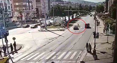 12 yaşındaki çocuğun hayatını kaybettiği feci kaza kamerada: Gözyaşlarıyla uğurlandı