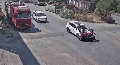 15 yaşındaki çocuğun kullandığı otomobil motosiklete çarptı, sürücü ağır yaralandı