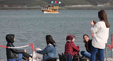 1700 rakımdaki doğa harikası göl turistlerin ilgi odağı
