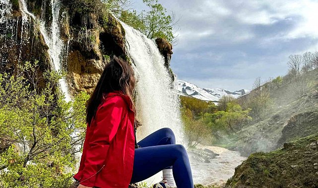 30 metreden dökülen Konarlı Şelalesi doğaseverleri büyülüyor