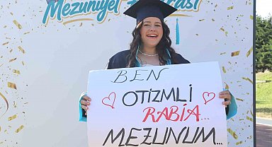'Otizm' engel tanımadı, genç müzisyen üniversiteden mezun oldu