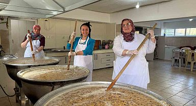 5 bin kişilik aşure yapılarak, tüm ilçeye dağıtıldı