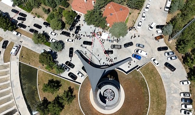 9. Cumhurbaşkanı Süleyman Demirel'in 11'inci yıl anmasına katılımın az olduğu gözlendi
