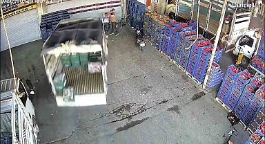Adana'da kamyonetin çarptığı kişi yaralandı