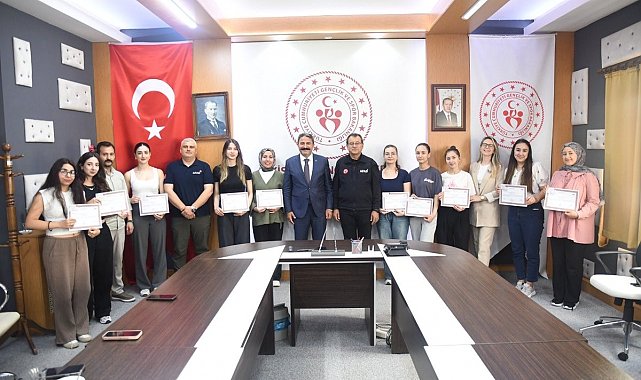 AFAD gönüllüsü öğrenciler ilk yardım belgelerini aldı