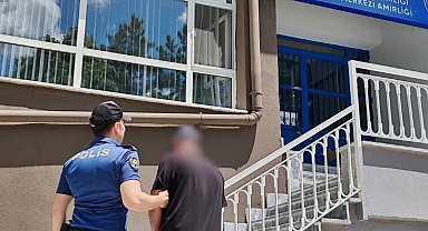 Afyonkarahisar'da aranan şahıs polisten kaçamadı