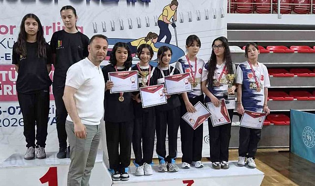 Afyonkarahisarlı sporculardan Floor Curling Türkiye Şampiyonası'nda önemli başarı