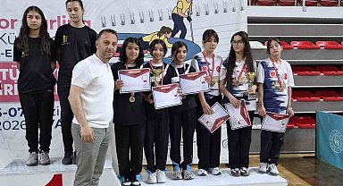 Afyonkarahisarlı sporculardan Floor Curling Türkiye Şampiyonası'nda önemli başarı