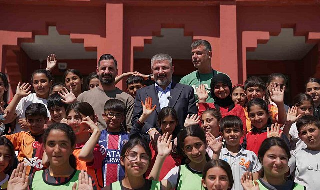 Ağrı'da 14 kütüphane hizmete açıldı, yeni okul projesinin temeli atıldı