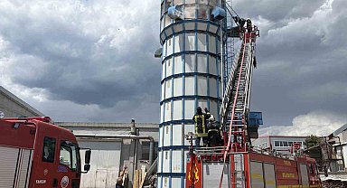 Ahşap kapı fabrikasının talaş silosunda korkutan yangın