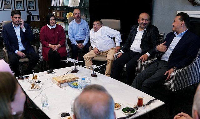 AK Parti İl Başkanı Gürhan Albayrak, kutsal topraklardan dönen Hatipoğlu'nu ziyaret etti