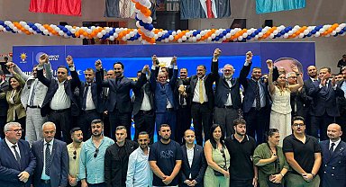 AK Parti'ye Manisa'da toplu katılım: 612 kişiye rozet takıldı