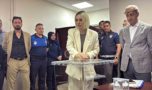 Akçakoca Belediyesi başkan vekili Alev Ünal oldu