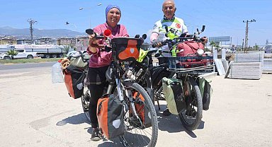 Akdeniz sahillerini pedal çevirerek gezen çift 27 gün sonra Hatay'a ulaştı