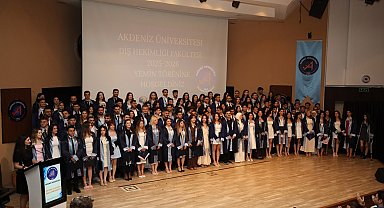 Akdeniz Üniversitesi'nde diş hekimleri mezun oldu