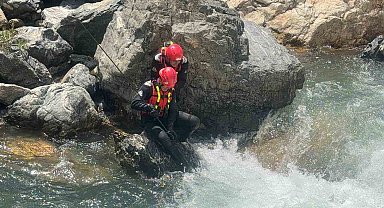 Akıntıya kapılarak kaybolan şahsı arama çalışmaları sürüyor