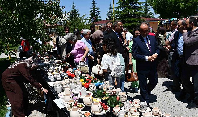 Akşehir'de Çocuk Evleri Sitesi'nde sünnet şöleni ve el sanatları sergisi