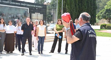 Aksu Belediyesi'nde personele yangın eğitimi ve tatbikatı