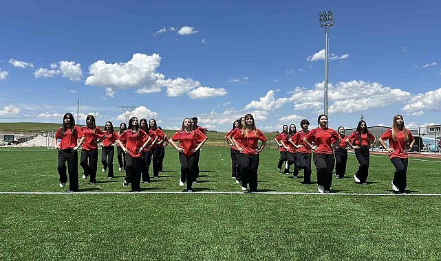 Alaca Şehir Stadyumu yenilenen yüzüyle hizmete açıldı