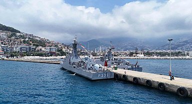 Alanya Limanı'nda savaş gemilerine yoğun ilgi