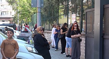 Alanya'da LGS heyecanı başladı : Öğrenciler sınavda ter döktü, veliler dualarla bekledi