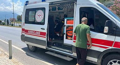 Alanya'da motosiklet kazasında sürücü ve yolcu yaralandı