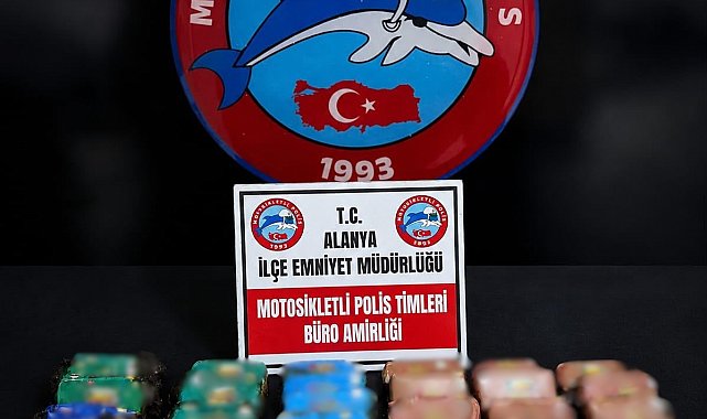Alanya'da motosiklette 4 kilo esrar ele geçirildi