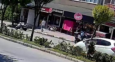 Aldığı takdir belgesinin sevinciyle koşarken otomobil çarptı