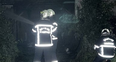 Alevlere teslim olan ev küle döndü