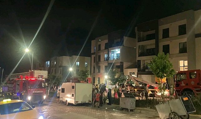 Alevlerin yükseldiği apartman dairesinde dumandan etkilenen 3 kişiyi itfaiye kurtardı