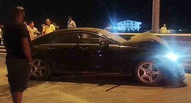 Alkollü sürücü bariyerlere çarptı, köprülü kavşak trafiğe kapandı