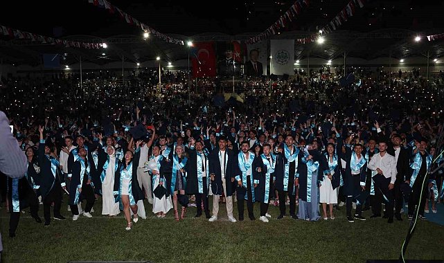 ALKÜ mezuniyet töreni coşkuyla yapıldı