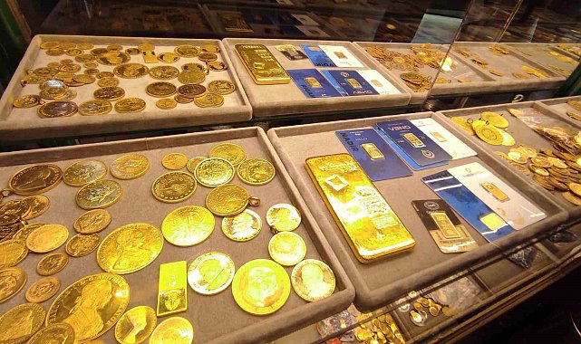 Altın, Fed faiz endişesi ve petrol fiyatlarının yükselmesiyle sert düştü