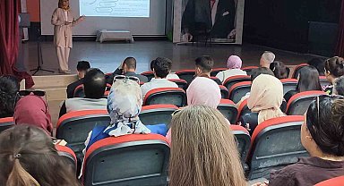 Altıntaş'ta öğretmen eğitimi dijital ekosistemi projesi tanıtım faaliyeti gerçekleştirildi
