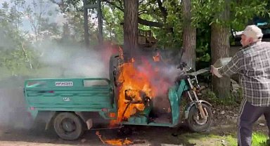 Amasya'da elektrikli motosiklet alev alev yandı