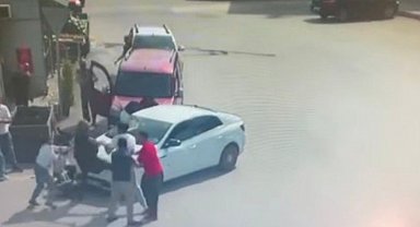 Ankara'da husumetli şahısların kavgası kamerada