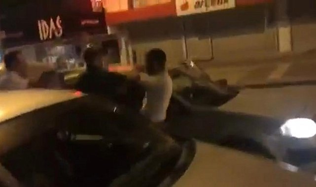 Ankara'da iki sürücü trafikte yumruklu kavga etti