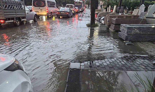 Ankara'da sağanak etkili oldu, sokaklar göle döndü