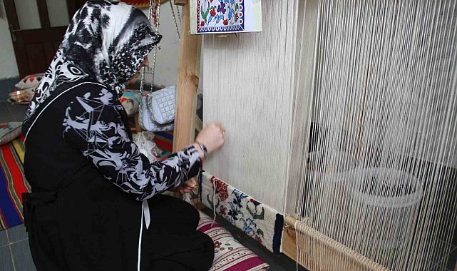 Annesinden öğrendiği sanatı yaşatıyor