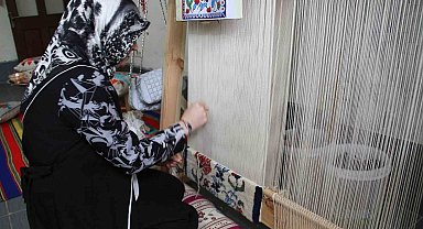 Annesinden öğrendiği sanatı yaşatıyor