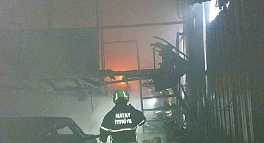 Antakya'da iş yeri alevlere teslim oldu