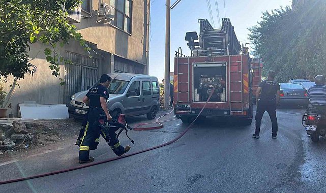 Antalya'da 3 katlı binanın zemin katında çıkan yangın korkuttu