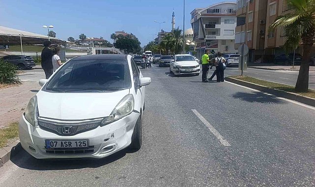 Antalya'da iki otomobil çarpıştı: 2 yaralı