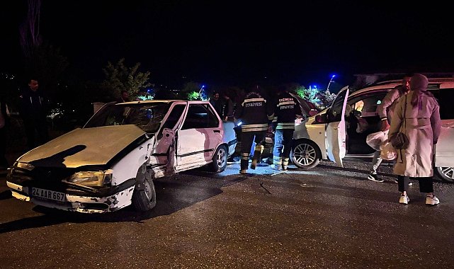 Araçta sıkışan yaralıyı itfaiye kurtardı
