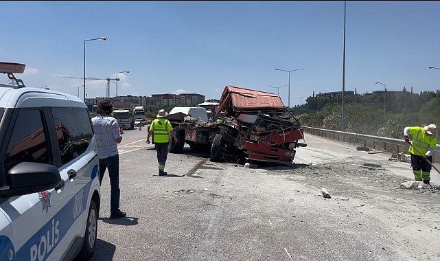 Arızalanan kamyona çarpan tırın sürücüsü hayatını kaybetti