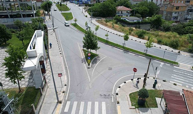 Arnavutköy'de tehlikeli kavşak vatandaşları isyan ettirdi