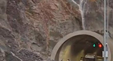 Artvin-Erzurum karayolu, sel ve heyelan nedeniyle ulaşıma kapandı