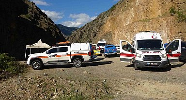 Artvin'de dereye uçan kamyondaki kayıp şahsın cansız bedenine 14 gün sonra ulaşıldı