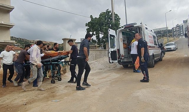 Asansör boşluğuna düşen müteahhit yaralandı