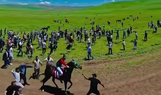 Asırlık at yarışında tepki toplayan anlar